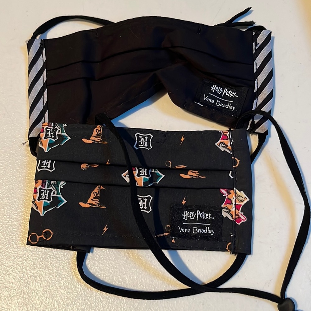 Harry Potter 2 piece pleated masks by Vera Bradley black print & solid in box